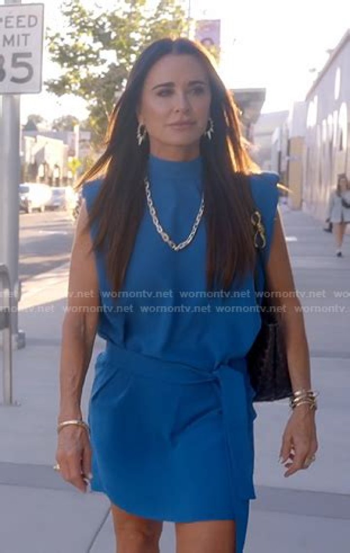 Photos Of Kyle’s Blue Dress & More – Hollywood Life