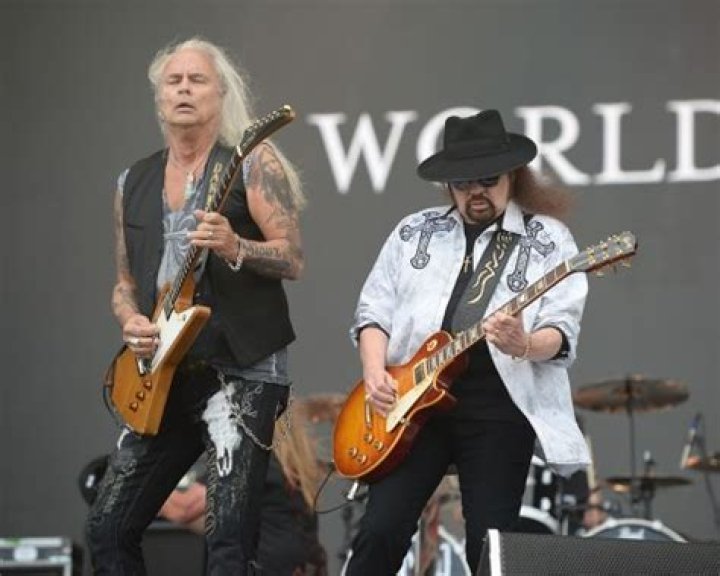 Photos Of Lynyrd Skynyrd’s Late Guitarist – Hollywood Life