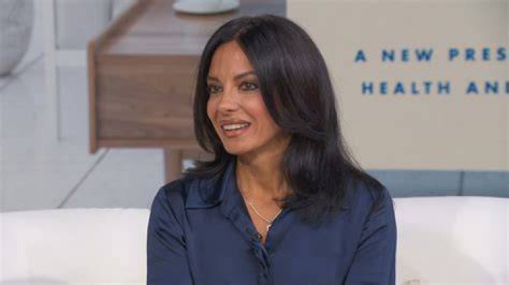 Photos Of The ABC Medical Correspondent – Hollywood Life