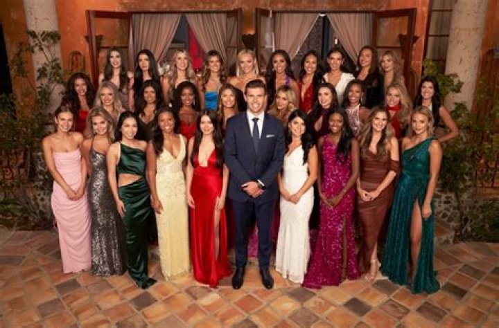 Photos Of The ‘Bachelor’ Alum – Hollywood Life