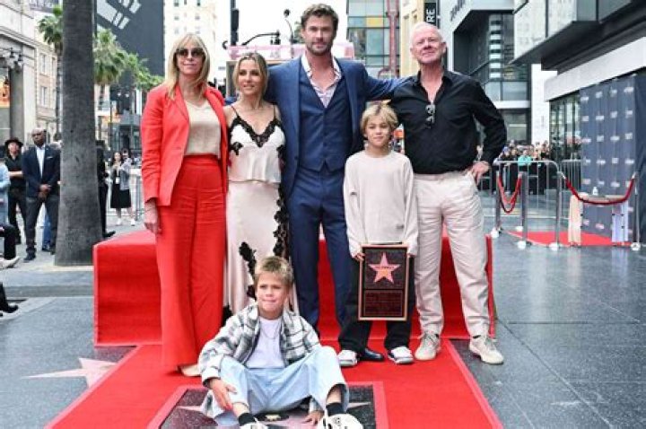 Photos Of The Comic With His 3 Kids & 2 Wives – Hollywood Life