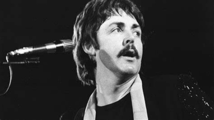 Photos Of The Songwriter – Hollywood Life
