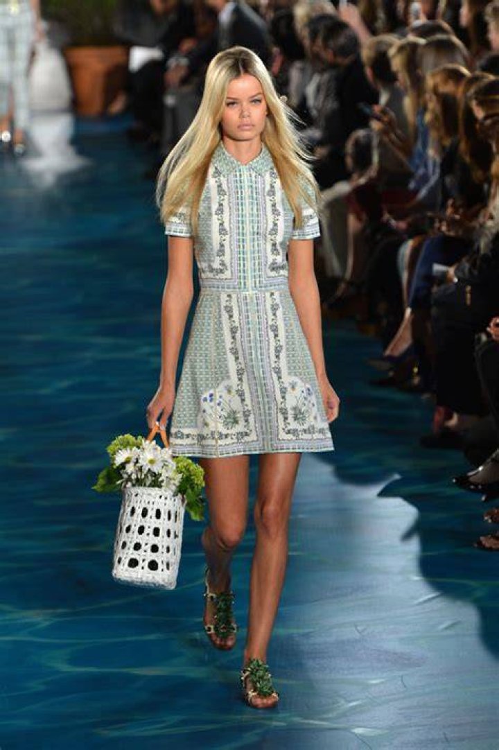 [PHOTOS] Tory Burch Fashion Week Pics — Spring 2014 Collection – Hollywood Life