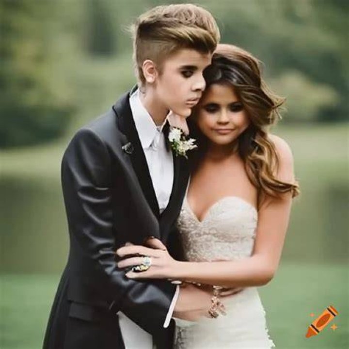 [PIC] Justin Bieber’s Brothel Girls — They Look Just Like Selena Gomez – Hollywood Life