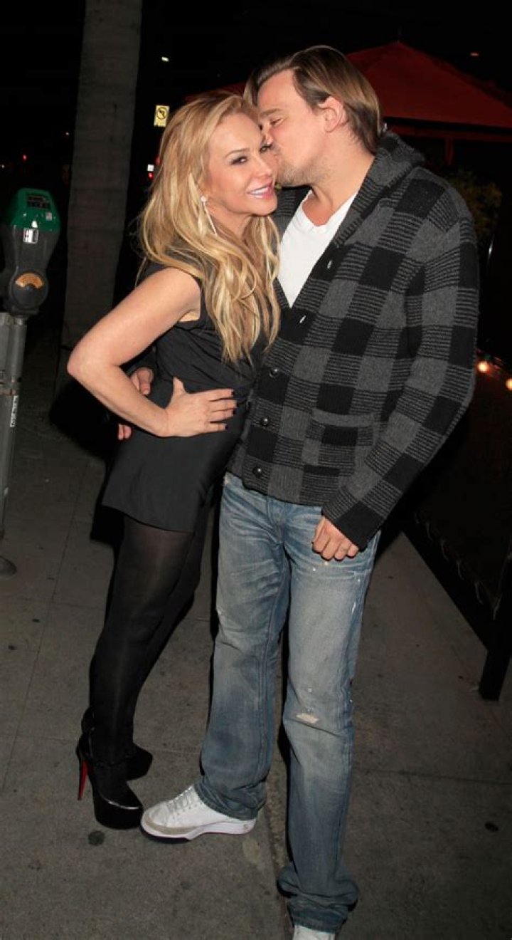 [PIC] Sean Stewart & Adrienne Maloof Kissing — They Take Their Relationship Public – Hollywood Life
