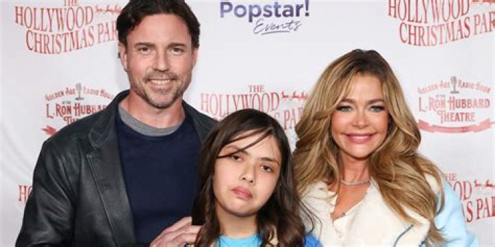 Picked Up By His Kids – Hollywood Life