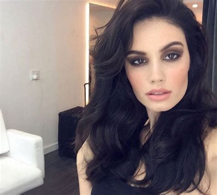 [PICS] Anne De Paula Pictures — See Photos Of ‘SI’ Swimsuit Model – Hollywood Life