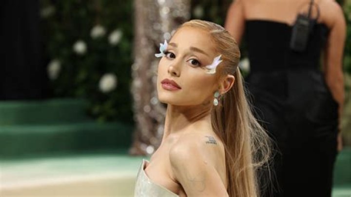 [PICS] Ariana Grande’s Up-Skirt Shot — Billboard Music Awards 2014 – Hollywood Life