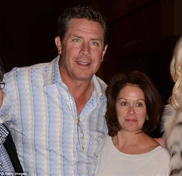 [PICS] Dan Marino’s Mistress Donna Savattere — Why She Married Her Husband – Hollywood Life