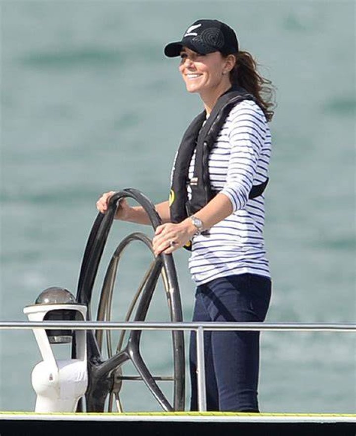 [PICS] Kate Middleton Bikini Photos — The Duchess’ Sexiest Beach Pics – Hollywood Life