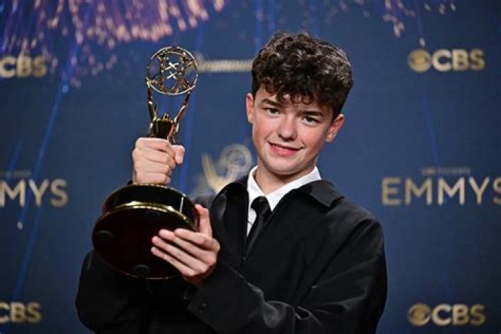 Pics Of The Emmy-Winning Actor – Hollywood Life