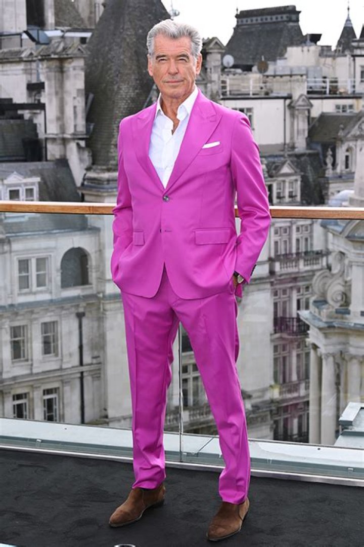 Pierce Brosnan & The Rock Match In Hot Pink At ‘Black Adam’ Photocall – Hollywood Life