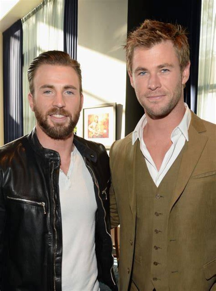 Pratt, Hemsworth, Evans & More Photos – Hollywood Life