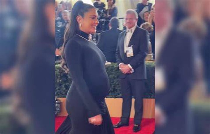 Pregnant Actress Flaunts Growing Belly – Hollywood Life