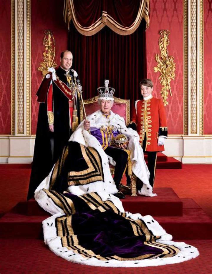 Prince George, 6, Looks So Grown Up In New Royal Portrait With Queen Elizabeth, Dad & Grandpa