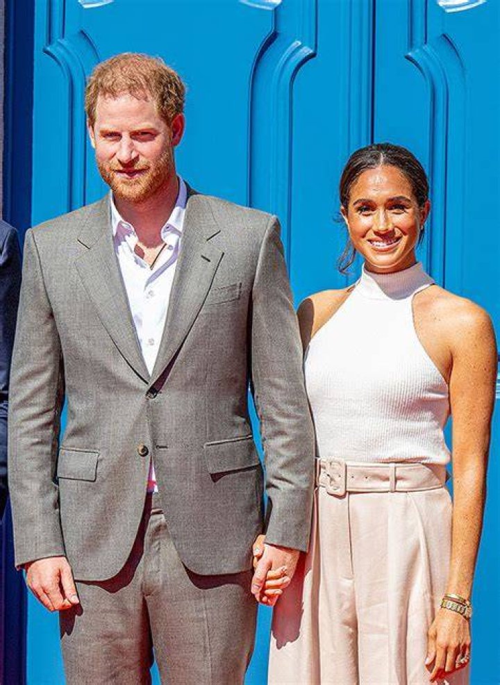 Prince Harry & Meghan Markle Are Seen Holding Hands In Santa Barbara – Hollywood Life