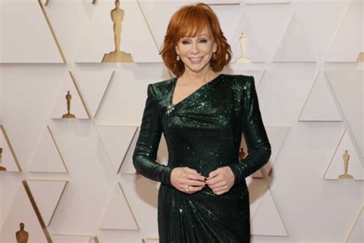 Reba McEntire Celebrity Profile – Hollywood Life