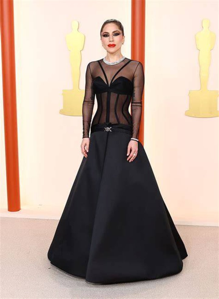 Red Carpet Looks & More – Hollywood Life