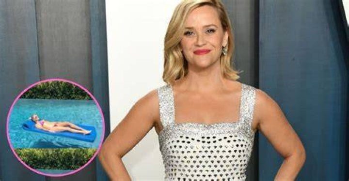 Reese Witherspoon Rocks Elle Woods’ Pink Bikini For ‘Legally Blonde’ – Hollywood Life