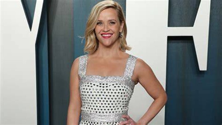 Reese Witherspoon Wears White Swimsuit on Vacation in Mexico – Hollywood Life