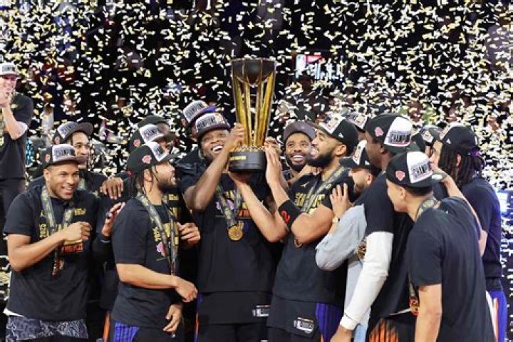 Rihanna Belts Out ‘We Are The Champions’ & Rocks Full Lakers Gear After NBA Finals Win: ‘Kobe Is Proud’