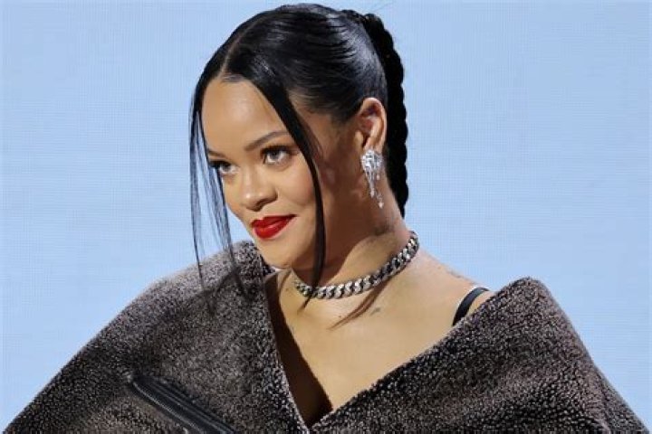Rihanna: New Single, Video & Tour Announcement Imminent