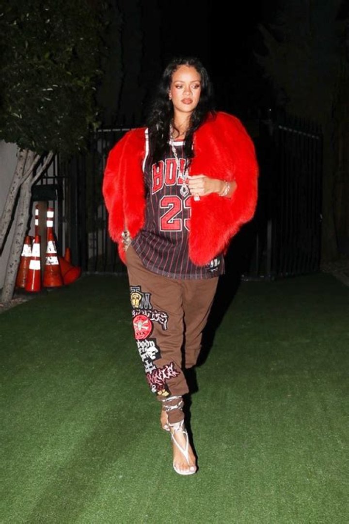 Rihanna Rewears Red Fur Heart Jacket For Pregnancy Outfit – Photo – Hollywood Life