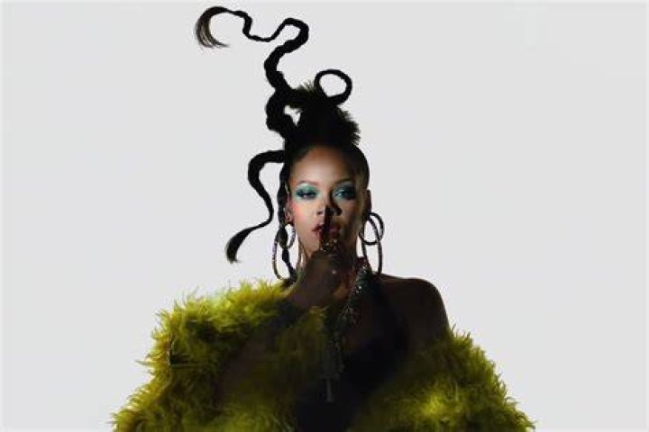 Rihanna’s Super Dramatic Black Eyeliner: Love Or Loathe — VOTE