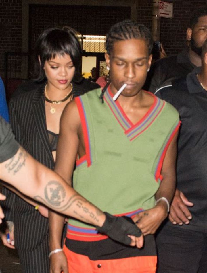 Rihanna Wears Black Bra On A$AP Rocky Dinner Date: Pics – Hollywood Life