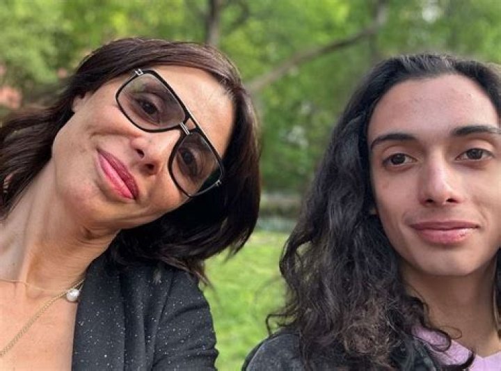 Robert De Niro’s Daughter Drena Visits Her Son Leandro’s Grave 3 Months After His Death