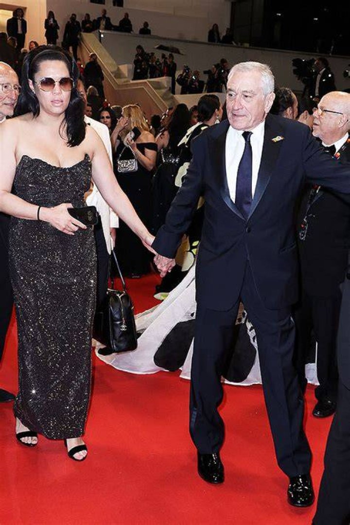 Robert DeNiro & GF Tiffany Chen In 1st Public Appearance After Birth – Hollywood Life