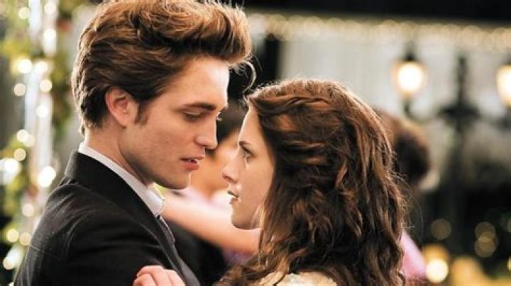 Robert Pattinson & Kristen Stewart's 8 Most Romantic Moments Of 2011
