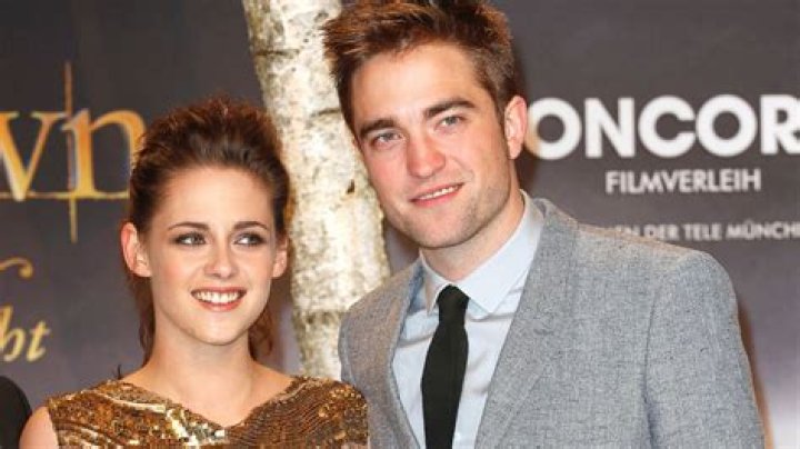 Robert Pattinson & Kristen Stewart: First Kissing Photo After Affair