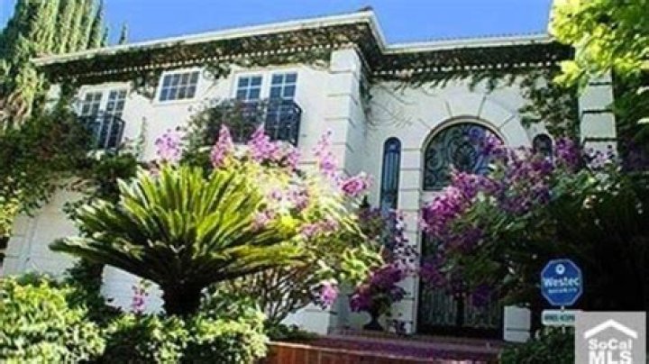 Robert Pattinson Moves Into Britney Spears’ Old Beverly Hills Mansion