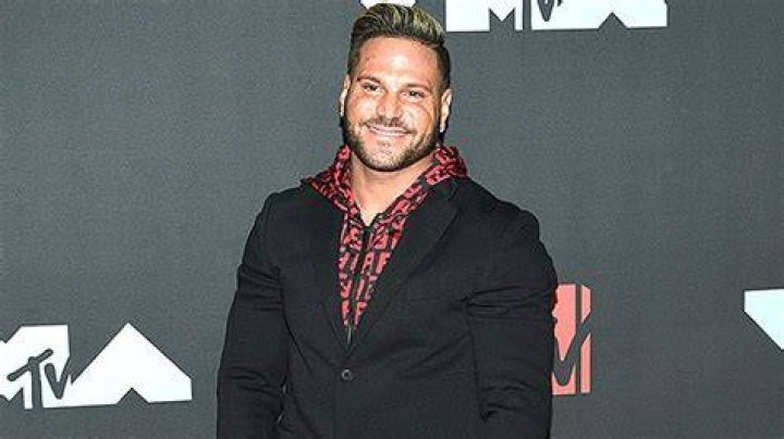 Ronnie Returns & Reveals He’s Sober After 1 Year Away – Hollywood Life