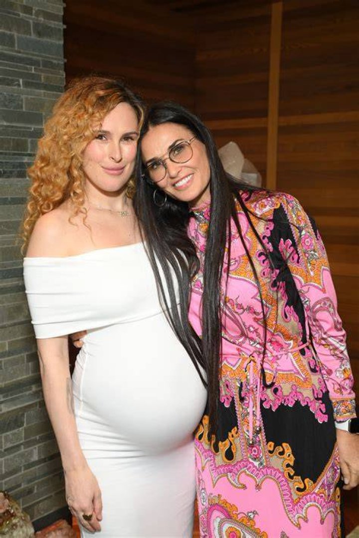 Rumer Willis Naked & Pregnant In Cashmere Campaign: Photos – Hollywood Life