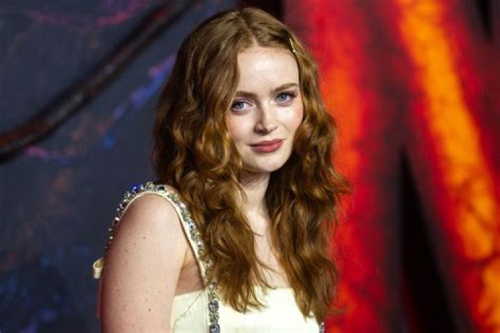 Sadie Sink’s Short Hair Makeover: Photos – Hollywood Life