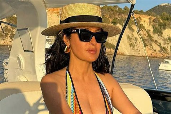 Salma Hayek Wears Bathing Suit Doing Handstand On Vacation: Photos – Hollywood Life