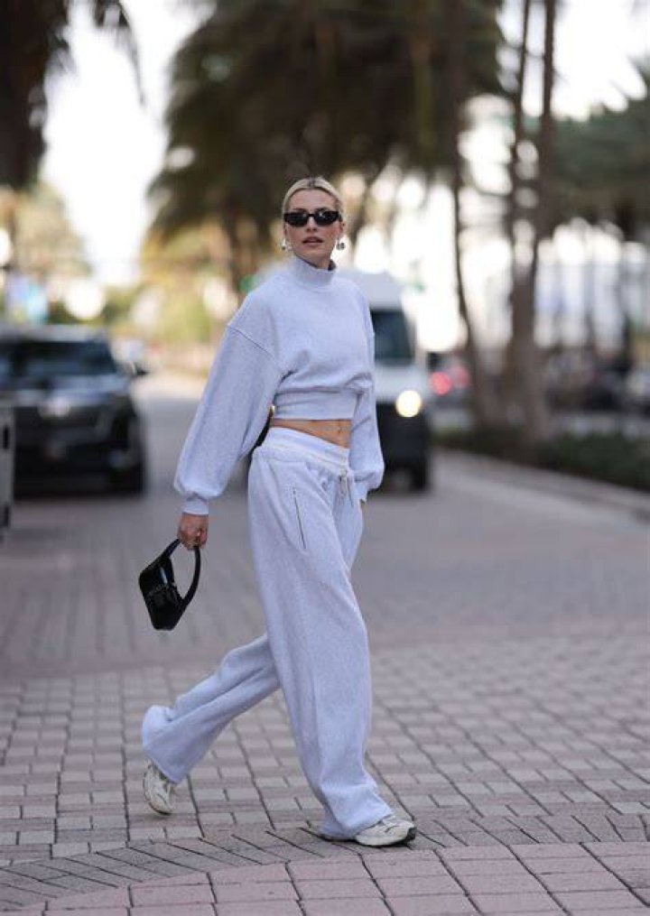 Sami Sheen, 18, Rocks Crop Top & Sweats Celebrating The Start Of Spring