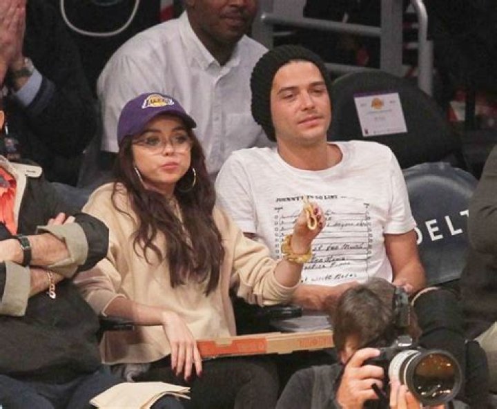 Sarah Hyland & Wells Adams: A Timeline Of Their Love: Pics