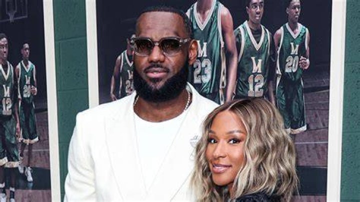 Savannah James’ ESPYs Dress As LeBron Announces He’s Not Retiring – Hollywood Life