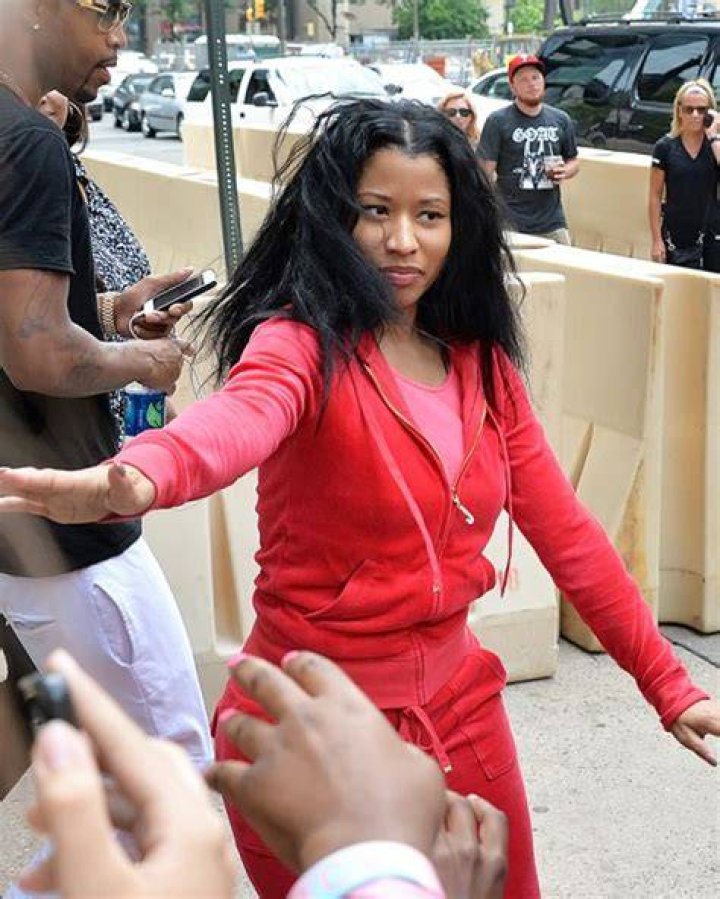 Says Big Chest Is ‘Misleading’ In Video – Hollywood Life