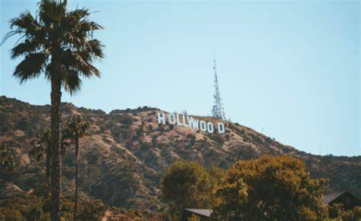 Scoop On Sutton, Richard & More – Hollywood Life