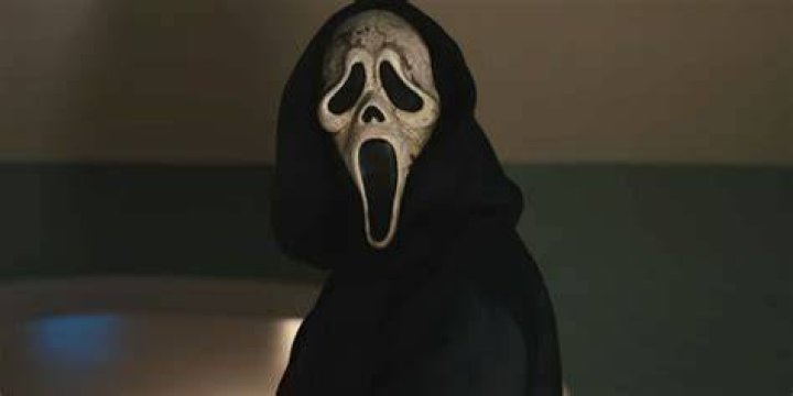 ‘Scream’ Featurette Reveals Ghostface’s Next ‘Target’ & ‘Shocking’ New Footage From The Horror Sequel