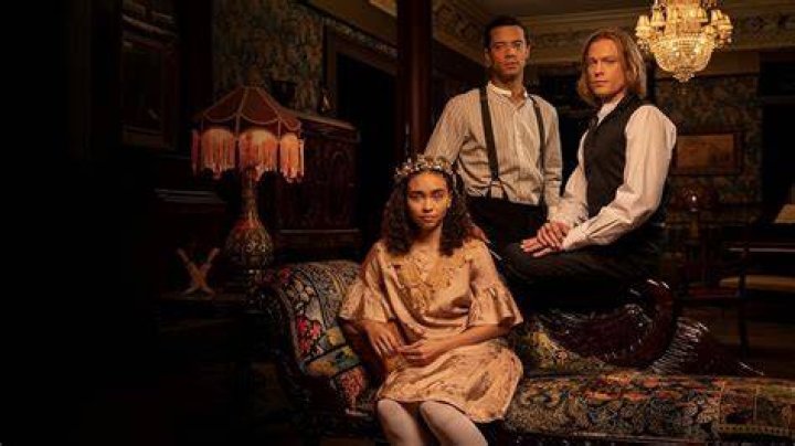 Season 1 Interview – Hollywood Life