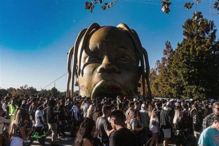 See 1st Photos Of Rapper After Astroworld Tragedy – Hollywood Life