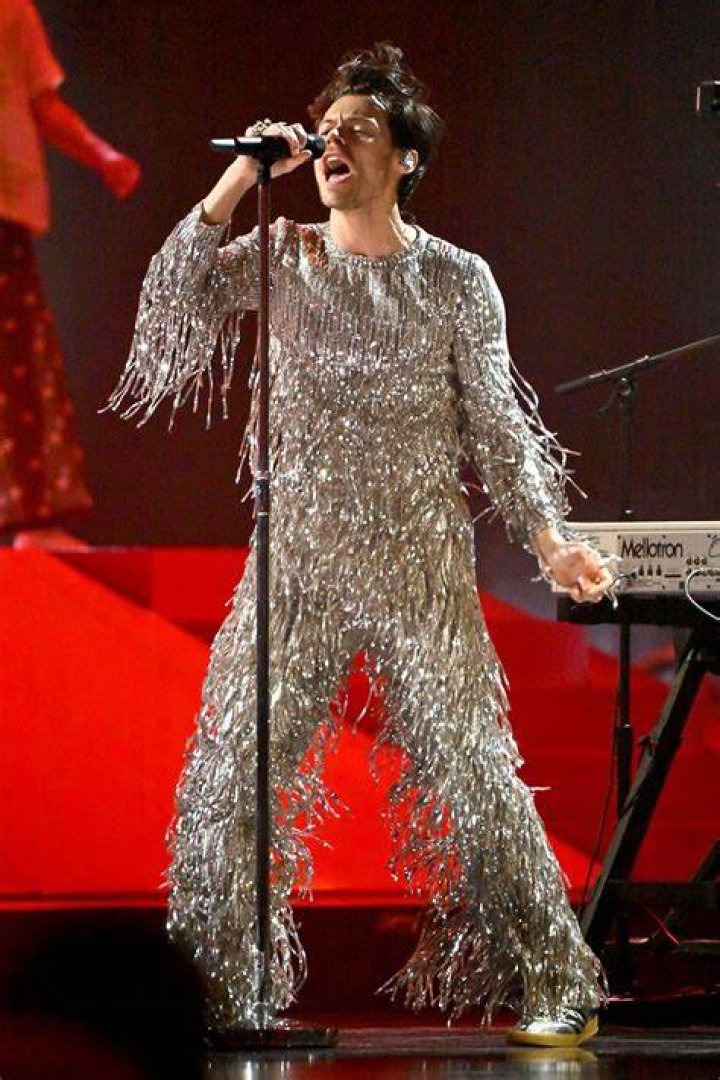 See 29 Of Her Sexiest Performance Costumes – Hollywood Life