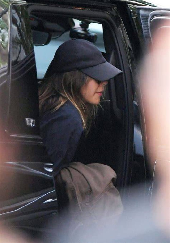 See Her Peace Out In New Pic – Hollywood Life