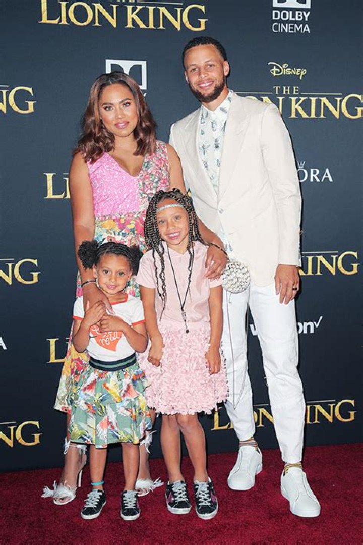 See Him With Ayesha & The Kids – Hollywood Life