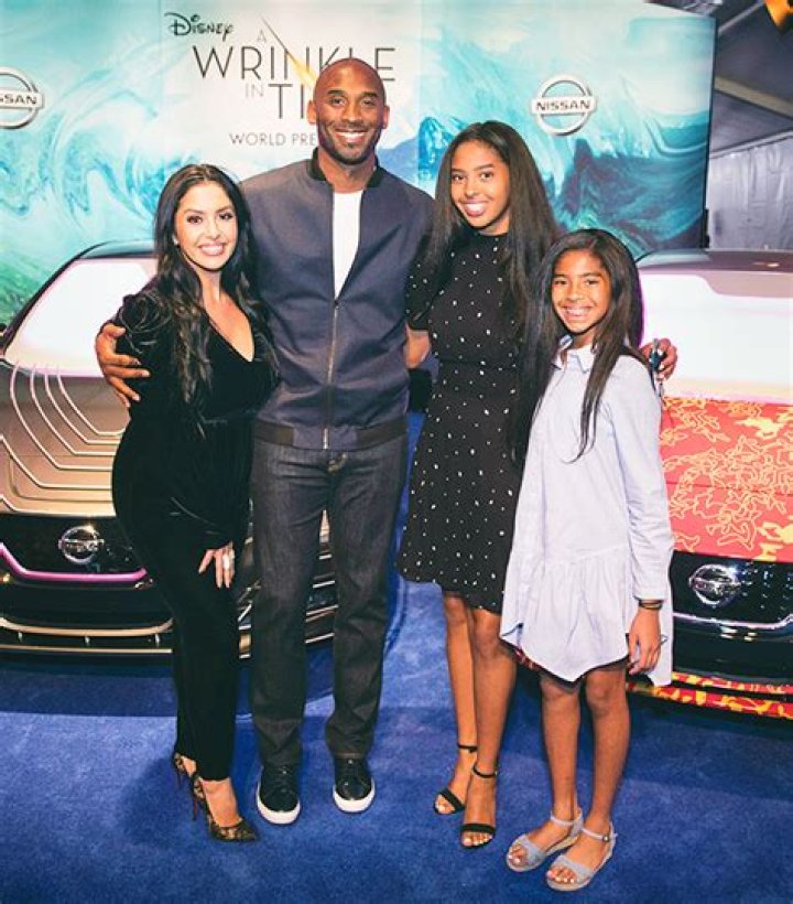 See His Sweetest Photos With Vanessa & Daughters – Hollywood Life